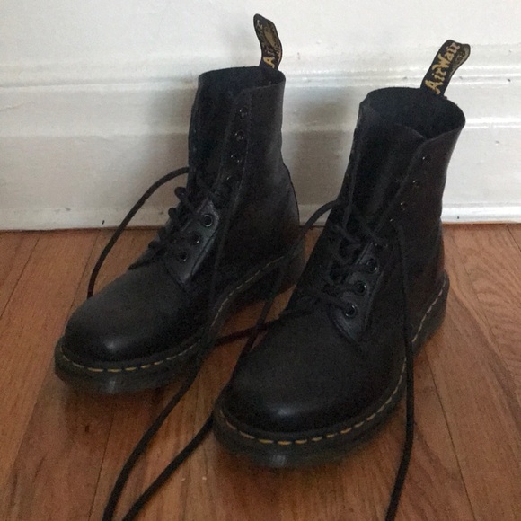 Dr. Martens Shoes - Size 6 Dr. Marten’s
